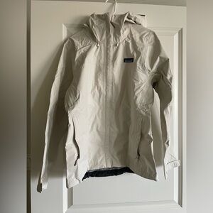 Patagonia Torrentshell 3L rain jacket in Wool White NWOT